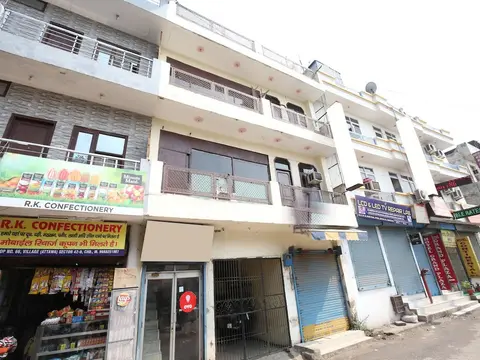 OYO 11906 Hotel Star Welcome