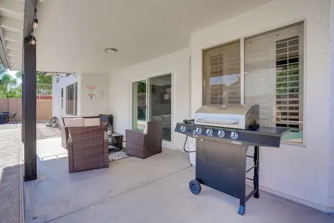Heated Pool, 2 Mi to Dtwn: Central Peoria Home!