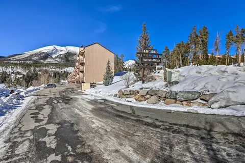 Near Hiking: Mtn-view Condo in Silverthorne!