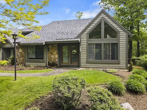 Charming Getaway 4BR 3Bath Hot Tub
