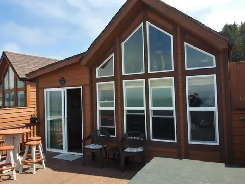 Ocean Front Cabin 11 w Jacuzzi Superb Views