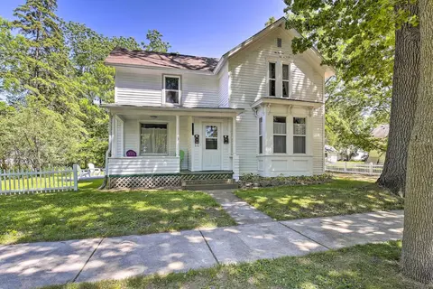 Family-friendly Menomonie Retreat: Walk to Town!