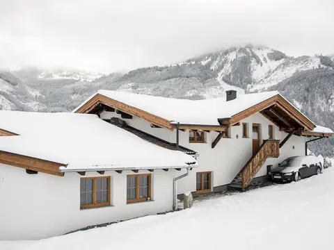 Sunny Alpine Apartment by the Slopes