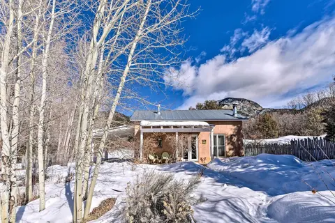 Unique Casita w/ Kiva Fireplace: 11 Mi to Taos Ski