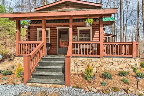 Stunning Ellijay Cabin w/ Community Amenities