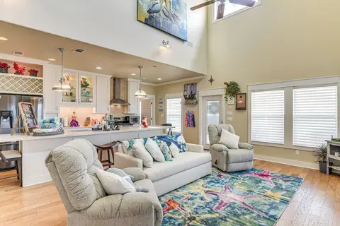 2 Blocks to Shore: Crystal Beach House w/ Yard!