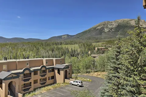 Stunning Mountain Views: Silverthorne Condo!