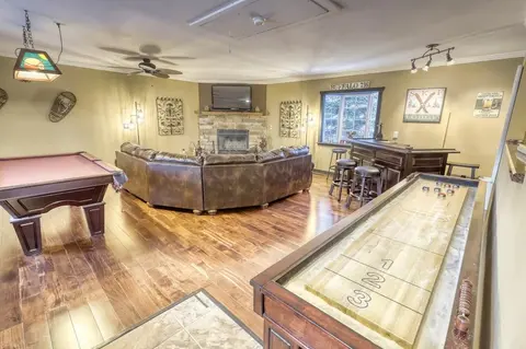 Howe Hill Retreat 4 Bedroom Home by RedAwning