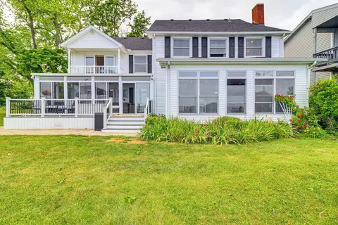 Great Lake Erie Getaway w/ Hot Tub & Private Beach