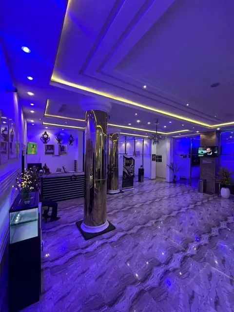 Leons Hotel and Suite
