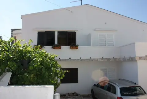 Dora Apartments