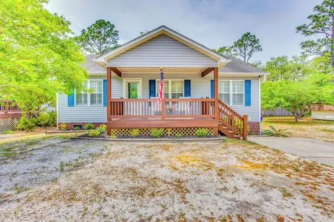 Beachy Oak Island Family Home - 1 Mi to Ocean!