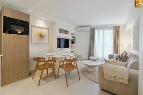 Chic 2br/4p Apartment - Saint-tropez Lices