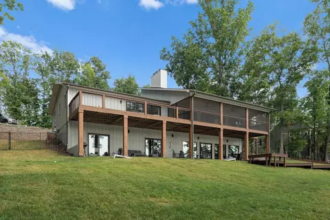 Water Break at the Lake by Avantstay Lakefront + Private Dock