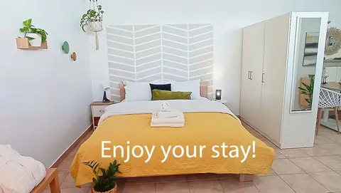 Relaxing Studio Apt 1 min to Highway Parking
