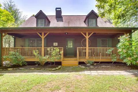 Dreamy Dahlonega Cabin w/ Deck & Fireplace!