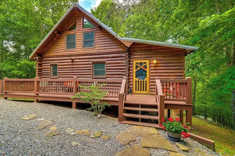 Blue Ridge Log Cabin w/ Hot Tub & Game Room!