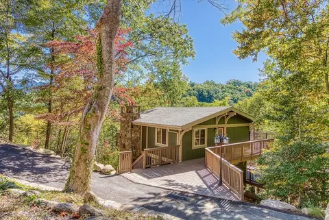 Gatlinburg Views A Unique Cabin Mountain Views Expansive Decks Adjacent To Gatlinburg & Ski Lodge 1 Bedroom Cabin by RedAwning