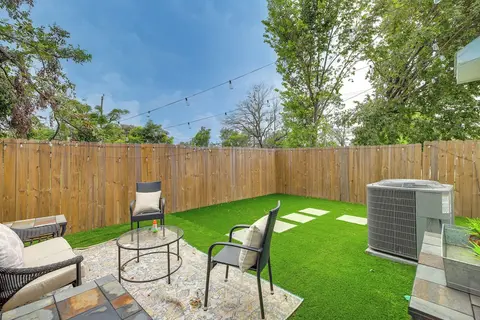 Modern Houston Home w/ Yard, 3 Mi to Toyota Center