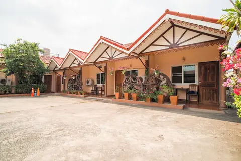 OYO 654 Samanmit Inn Hotel