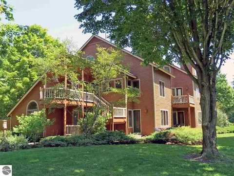Spacious 2 Bed At Crystal Mountain Resort 2 Bedroom Condo by RedAwning