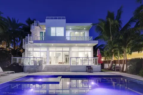 Miami Stunning Waterfront Villa Escape
