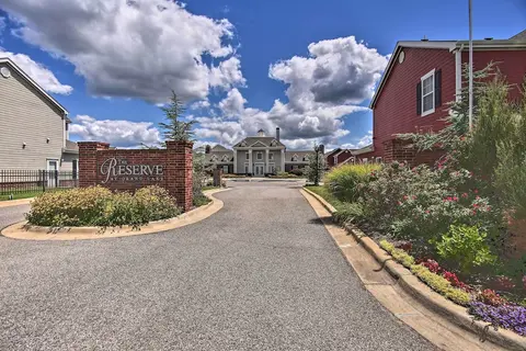 Walk to Lake: Townhome w/ Hot Tub in Afton!