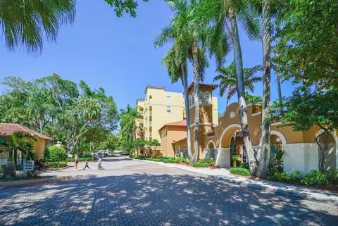 Exclusive Condo 10 Min to the Beach