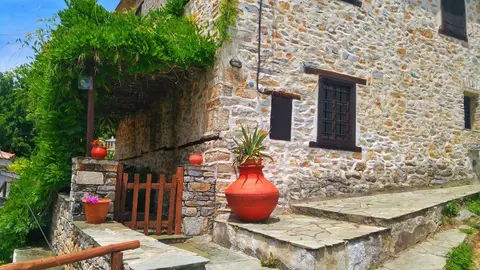 Traditional Guest Home Dimou