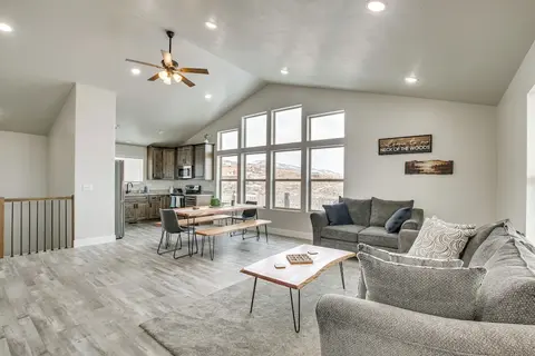 2 Mi to Bear Lake: Mtn-view Gem in Garden City