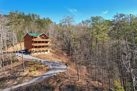Crystalline by Avantstay High Altitude Retreat! w/ Movie Theatre, Indoor Pool, Hot Tub & Views!