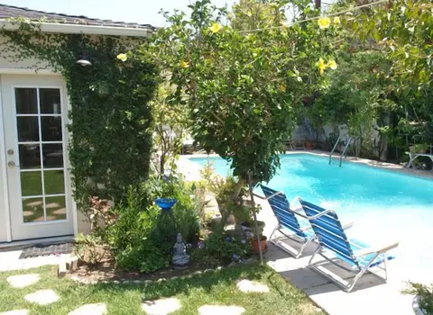 Charming Culver City Cottage w/ Shared Pool+garden