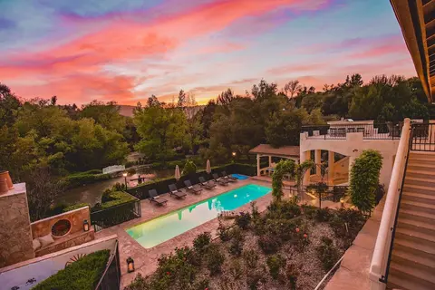 De Luz by Avantstay 5 Acre Estate w Lake Pool Hot Tub