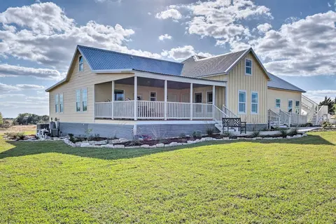 Hot Tub & Game Room! Family Schulenburg Retreat
