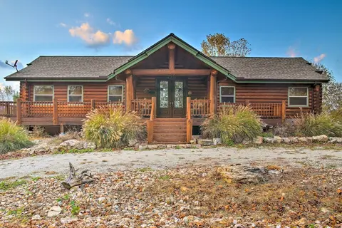 Walk to Table Rock Lake: Spacious Home w/ Deck!