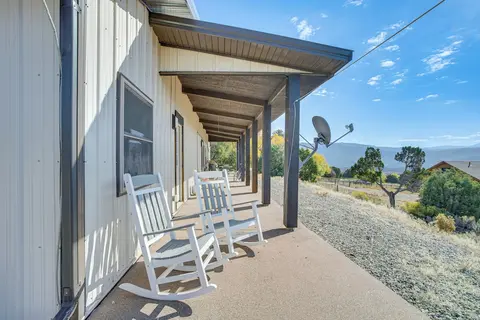 Near Skiing: Mtn-view Getaway in Eagle!