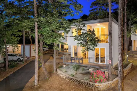 Holiday Homes Oštro