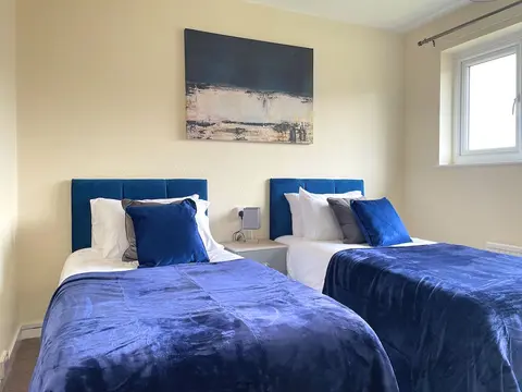 6 Person Spacious Home with Garden