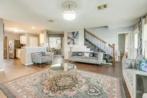 Covered Patio & Yard: Family Home in Katy