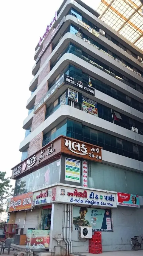 Goroomgo The Crown Ahmedabad