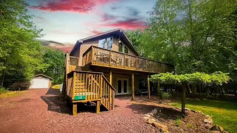 Mews Mountain House by Avantstay Walk to Beach Hot Tub Game Room