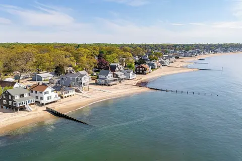 Walk to Hawk's Nest Beach: Coastal Old Lyme Apt