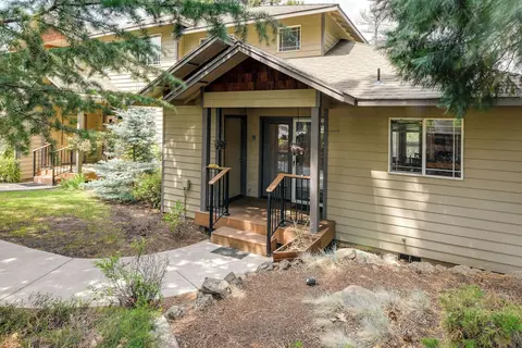 Resort-style Klamath Falls Home, Golf Course View!