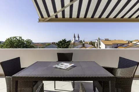 Comfort apartments with pool in Medulin
