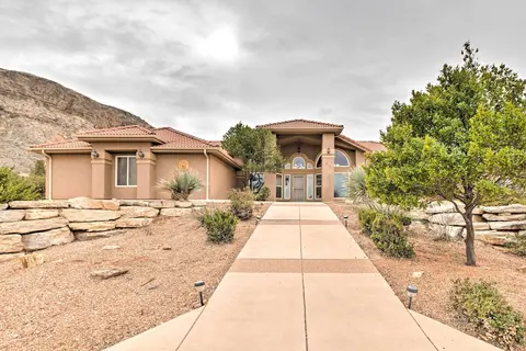 Hurricane Home w/ Pool & Spa ~ 25 Mi to Zion!