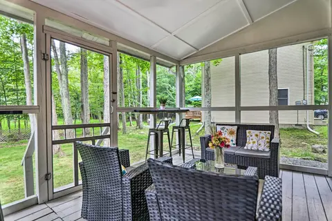 Lake & Pool Access: Home Near Tobyhanna State Park