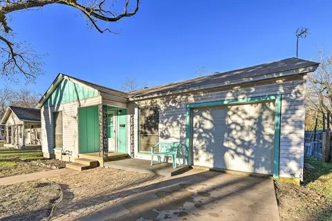 Outdoor Dining & Yard: Pet-friendly Temple Home