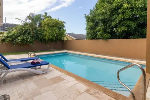 Private Pool Draxhall Gated Gym Tennis Full AC