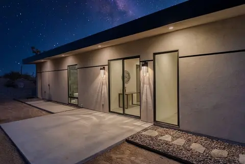 Desert Ridge - Hot Tub, Fire Pit, Bbq, Out Door Shower & Incredi 2 Bedroom Home by RedAwning