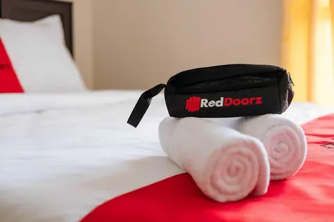RedDoorz near Tugu Kujang Bogor